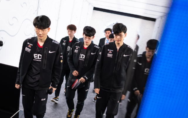 衣室主动演 衣室主动演